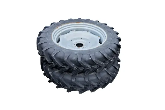 Slika MF 5400 rear 13,6 R38 Wheels MF 5400 rear 13,6 R38 la